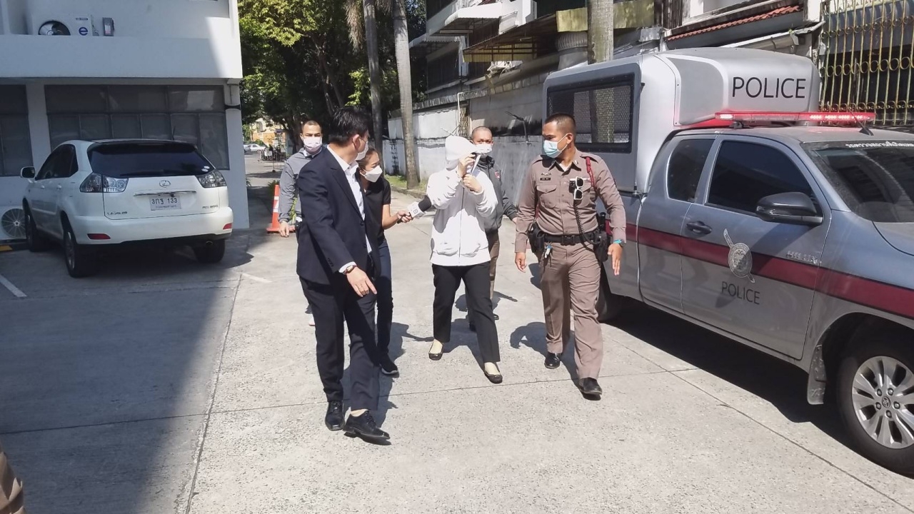 ตร. คุมตัว พ.ต.อ.หญิง เมียตู้ห่าว ไปเค้นปมฟอกเงินที่อัยการสูงสุด