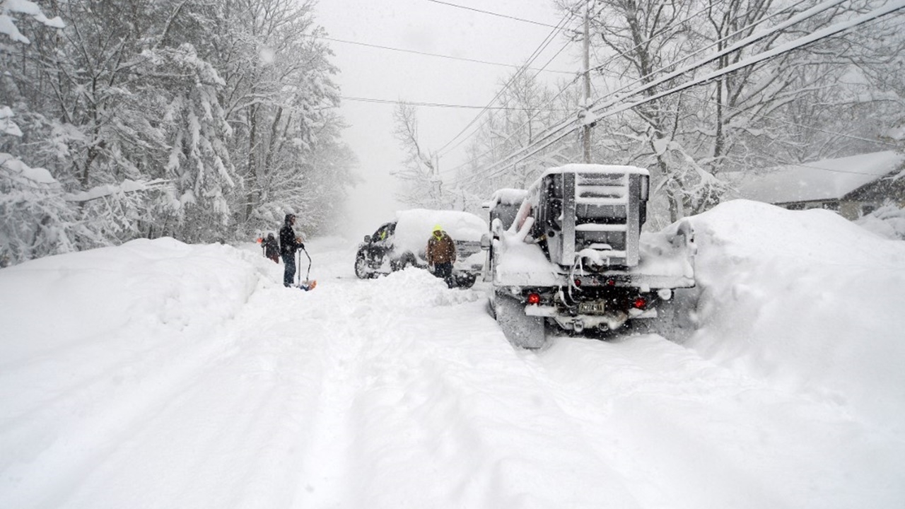 พายุฤดูหนาวเล่นงานชาวอเมริกัน-แคนาดา 250 ล้านคน ดับพุ่ง 19 ศพ