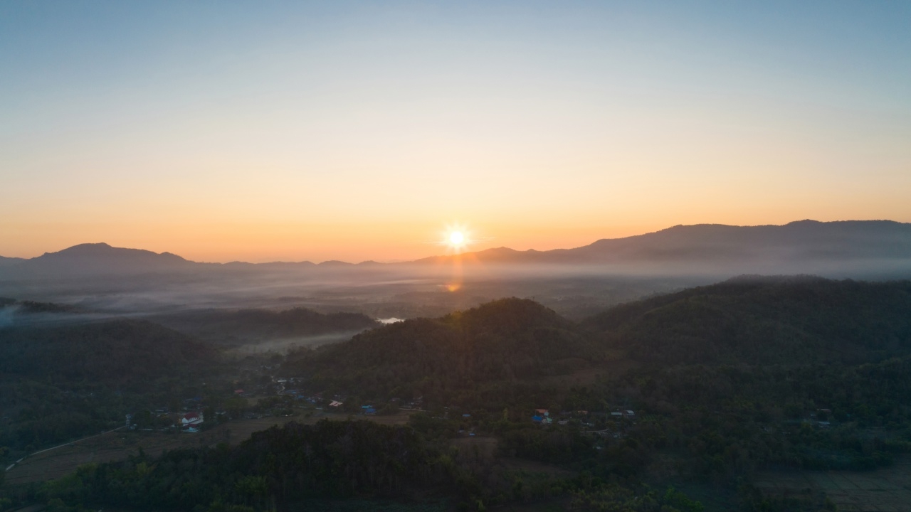 24-26 ธ.ค. ไทยตอนบนอุณหภูมิลดอีก 1-3 องศาฯ อ่าวไทย อันดามัน คลื่นแรง