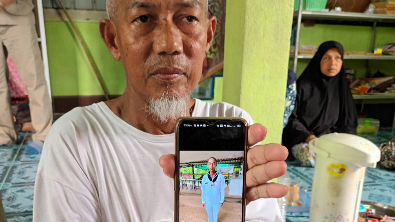 พ่อ "พลทหารอับดุลอาซิส" เผยลูกชายโทร.มาตอน 2 ทุ่ม บอกเรือกำลังจะจม 