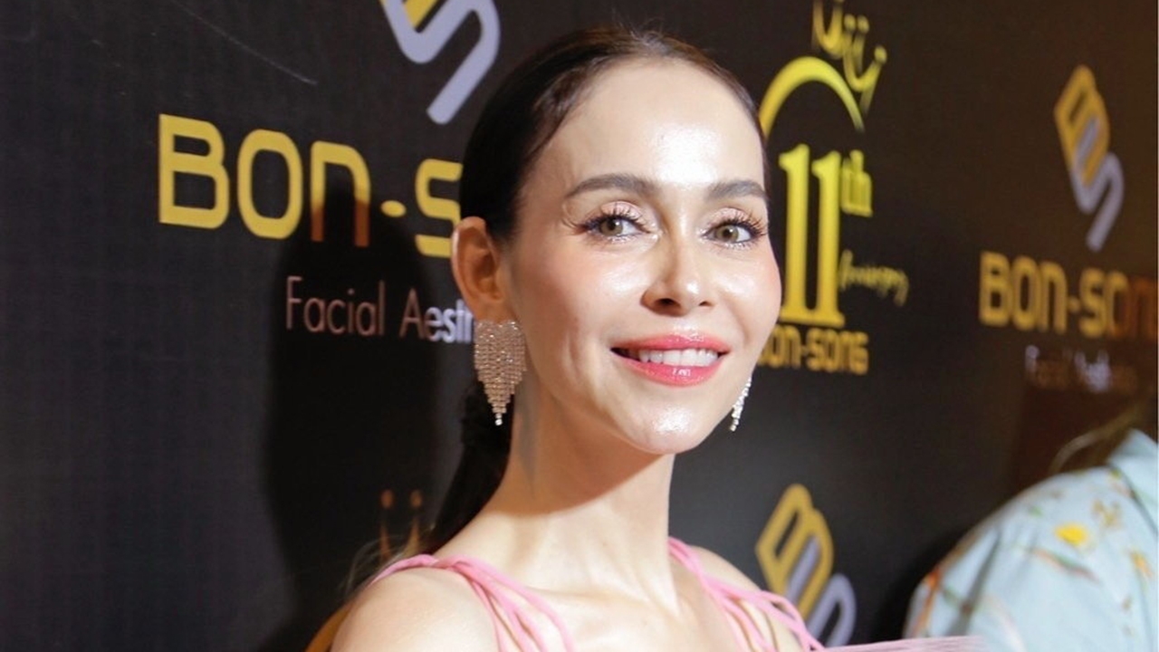 “นัท” เม้าท์สามี “อั้ม” ขี้งอน ต้องส่งสติกเกอร์ทักก่อนทุกเช้าลืมทีไรเป็นเรื่อง