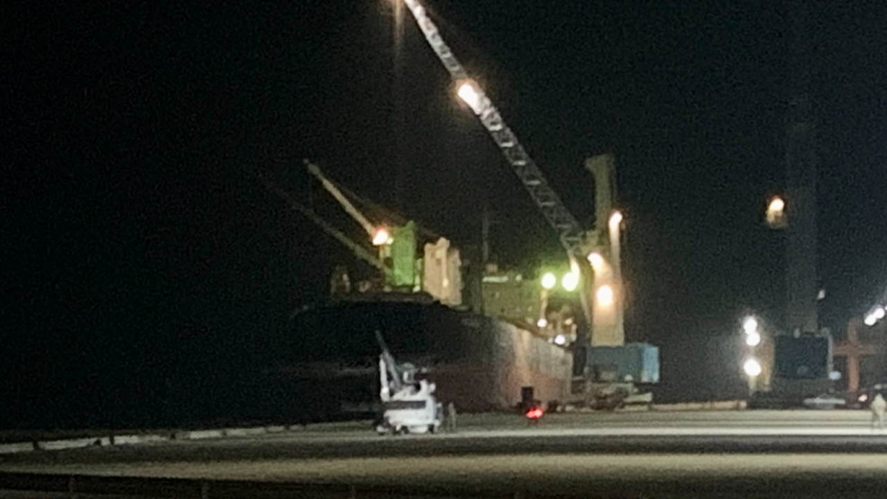 ลำเลียงศพ 5 กำลังพล เรือหลวงสุโขทัย สังเวยทะเลคลั่ง รอพิสูจน์พรุ่งนี้