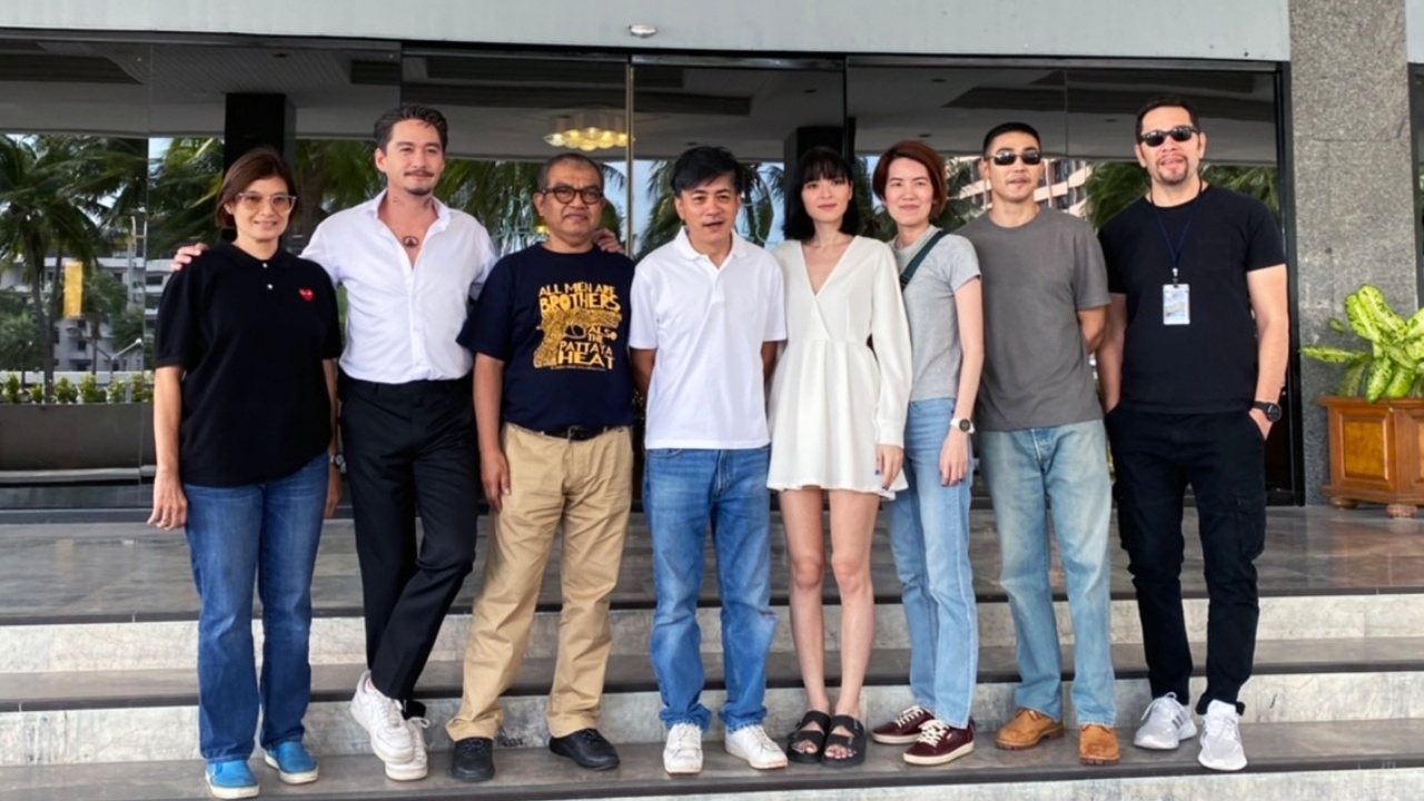 ตะลุยกองถ่ายหนัง ฅนดิบเดือด ปิดวอล์กกิ้งสตรีท ก๊อต-พลอย-อนันดา ทุ่มทุนเดือด