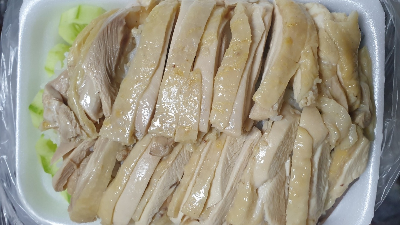 เปิดกล่องถึงกับตะลึง ข้าวมันไก่ 55 บาท ให้เนื้อมาแน่นจนมองไม่เห็นข้าว