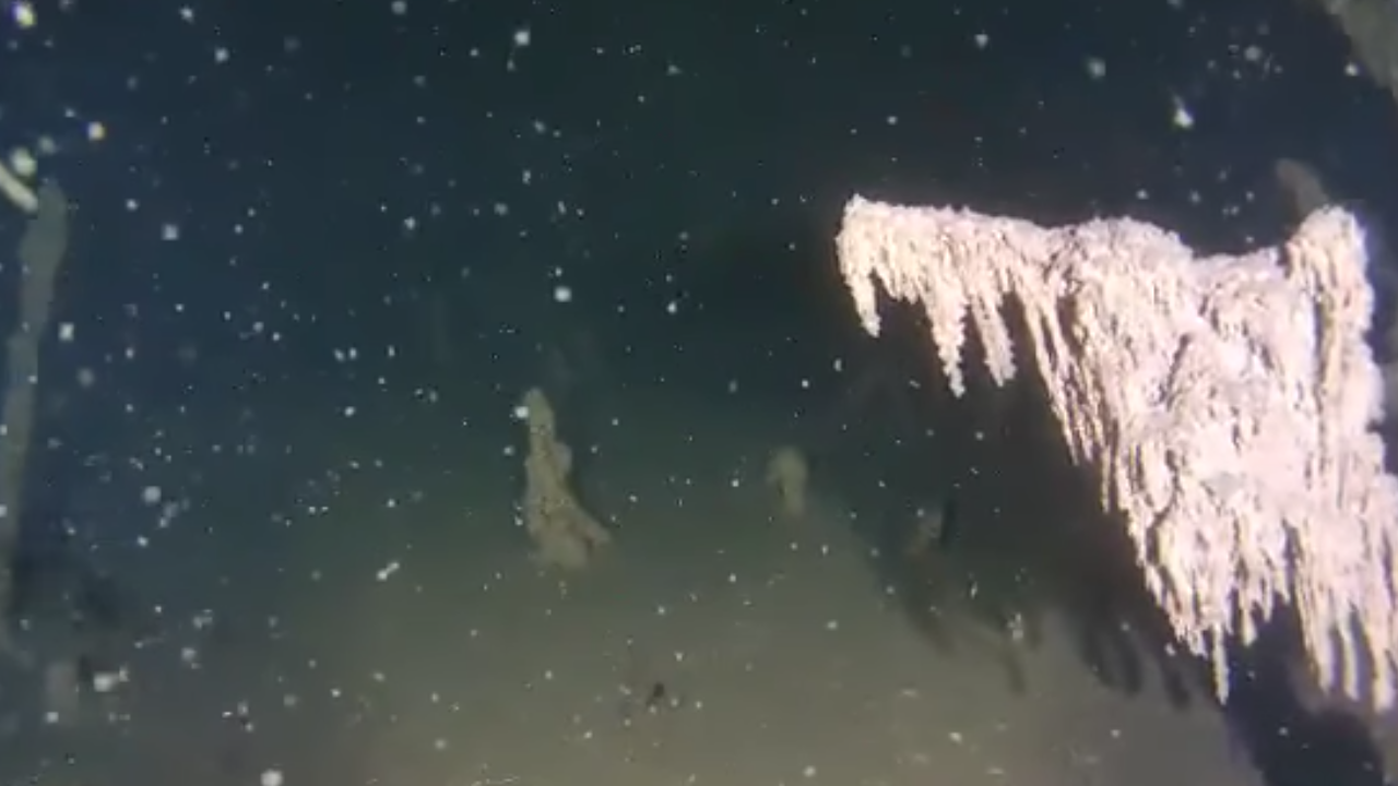 เปิดภาพใต้น้ำลึก 80 เมตร เขื่อนศรีนครินทร์ คาดเป็นจุดที่ "น้องมาวิน" จมน้ำ (คลิป)