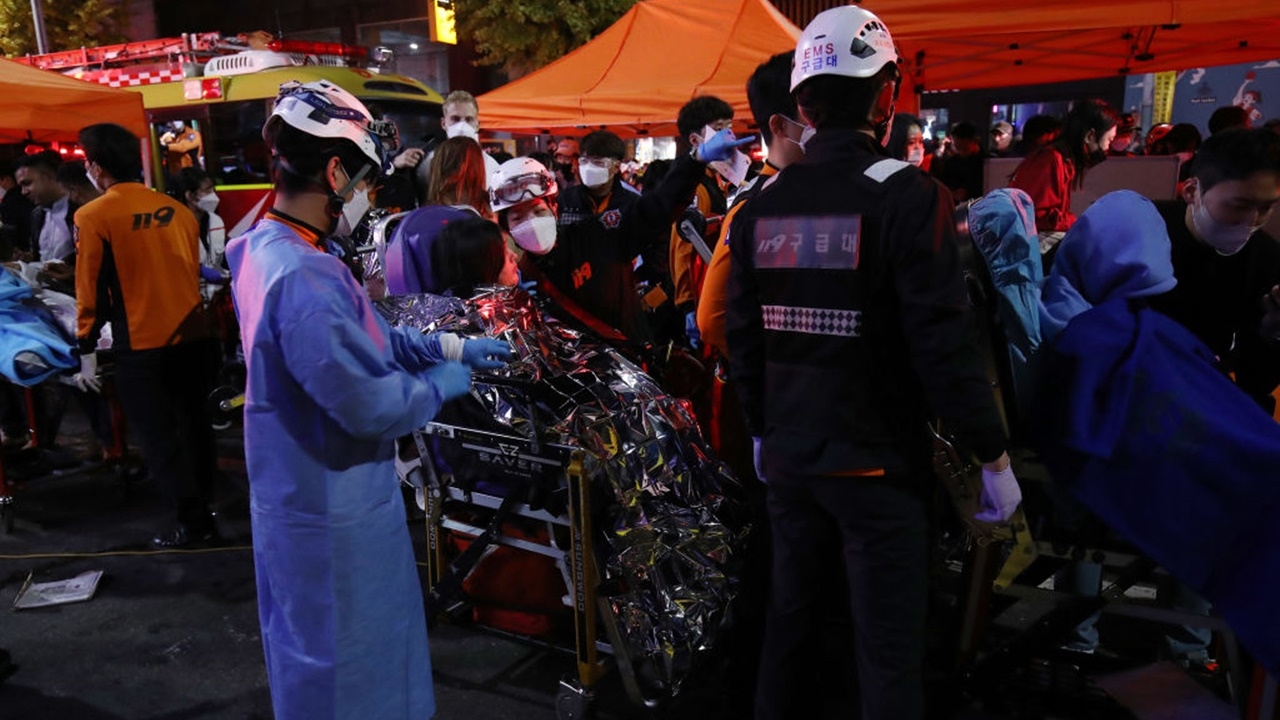 เกิดเหตุเหยียบกันในงานฮาโลวีนอิแทวอน หัวใจหยุดเต้นต้อง CPR กว่า 50 ราย