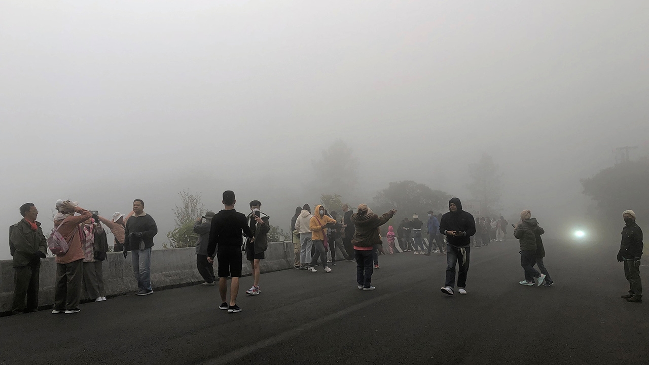 แห่โต้ลมหนาว บนดอยคึกคัก ทะเลหมอกยามเช้าสวยงามตระการตา