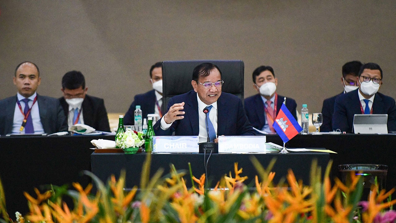 อาเซียนเล่นตามบท ลดแรงกดดัน?