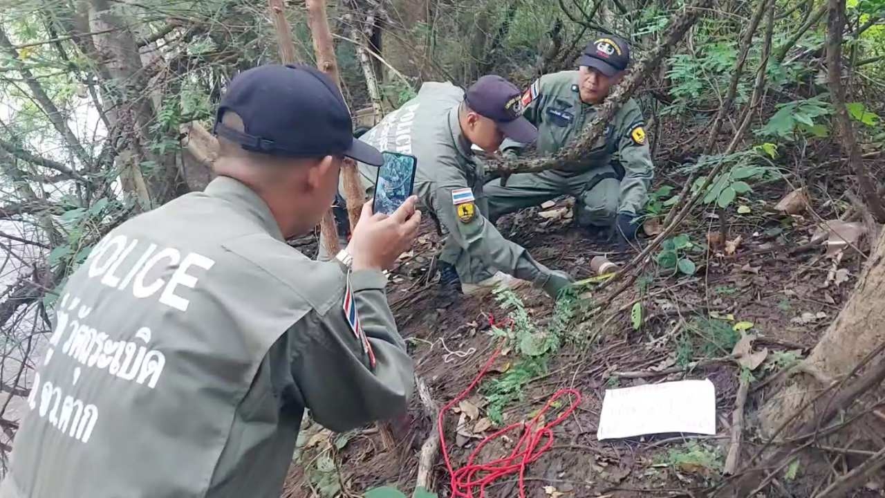 ชุดอีโอดีตากทำลายกระสุนปืนใหญ่รถถัง ข้างนาข้าวใน อ.เมือง คาดยิงแล้วด้าน