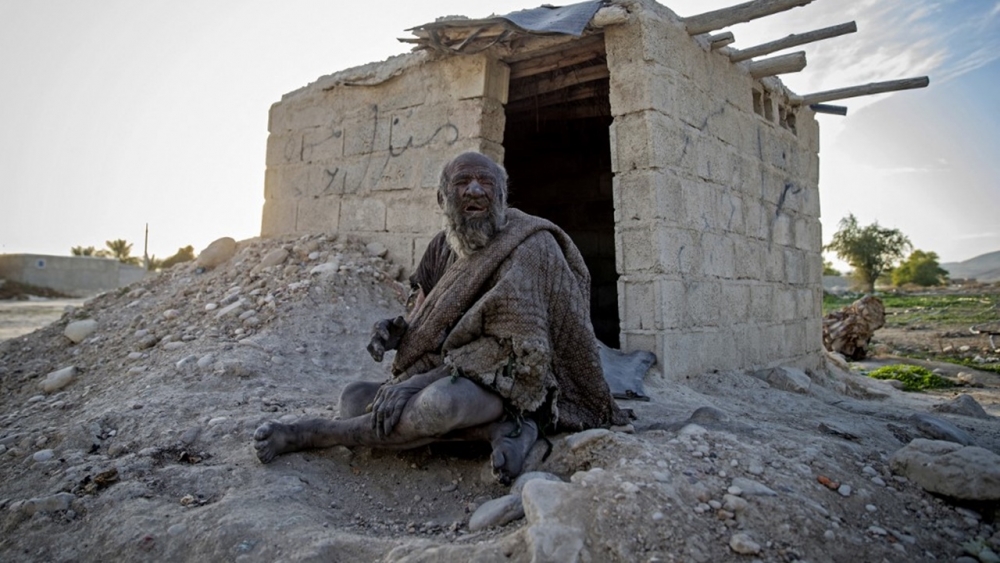 ปิดฉาก ชายผู้ไม่อาบน้ำมานานครึ่งศตวรรษ เสียชีวิตแล้ว ในวัย 94 ปี