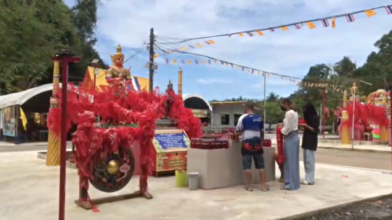 ถูกหวย 10 ใบ หนุ่มแก้บน "ท้าวเวสสุวรรณ" วัดเขาพระทอง ใจดีเผยเลขเด็ดงวดนี้