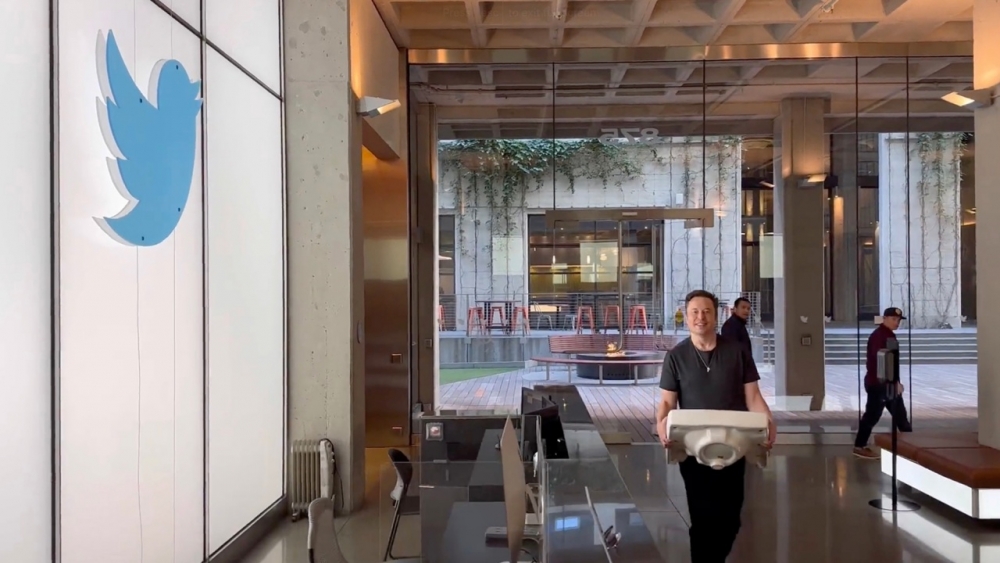 "อีลอน มัสก์" ส่งสัญญาณปิดดีลทวิตเตอร์ 44,000 ล้าน 