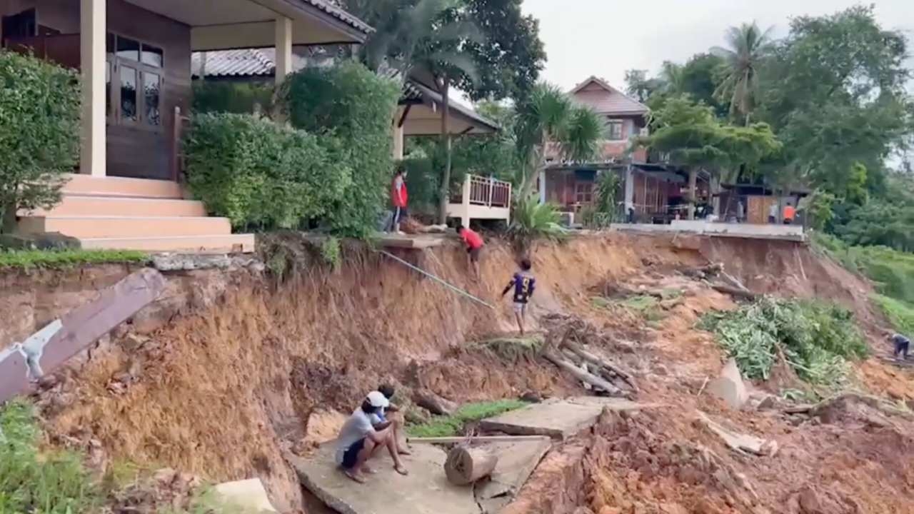 จ.อุบลฯ แจ้งเตือนชาวบ้านในพื้นที่น้ำท่วมนาน 9 อำเภอ ระวังปัญหาดินทรุดตัว