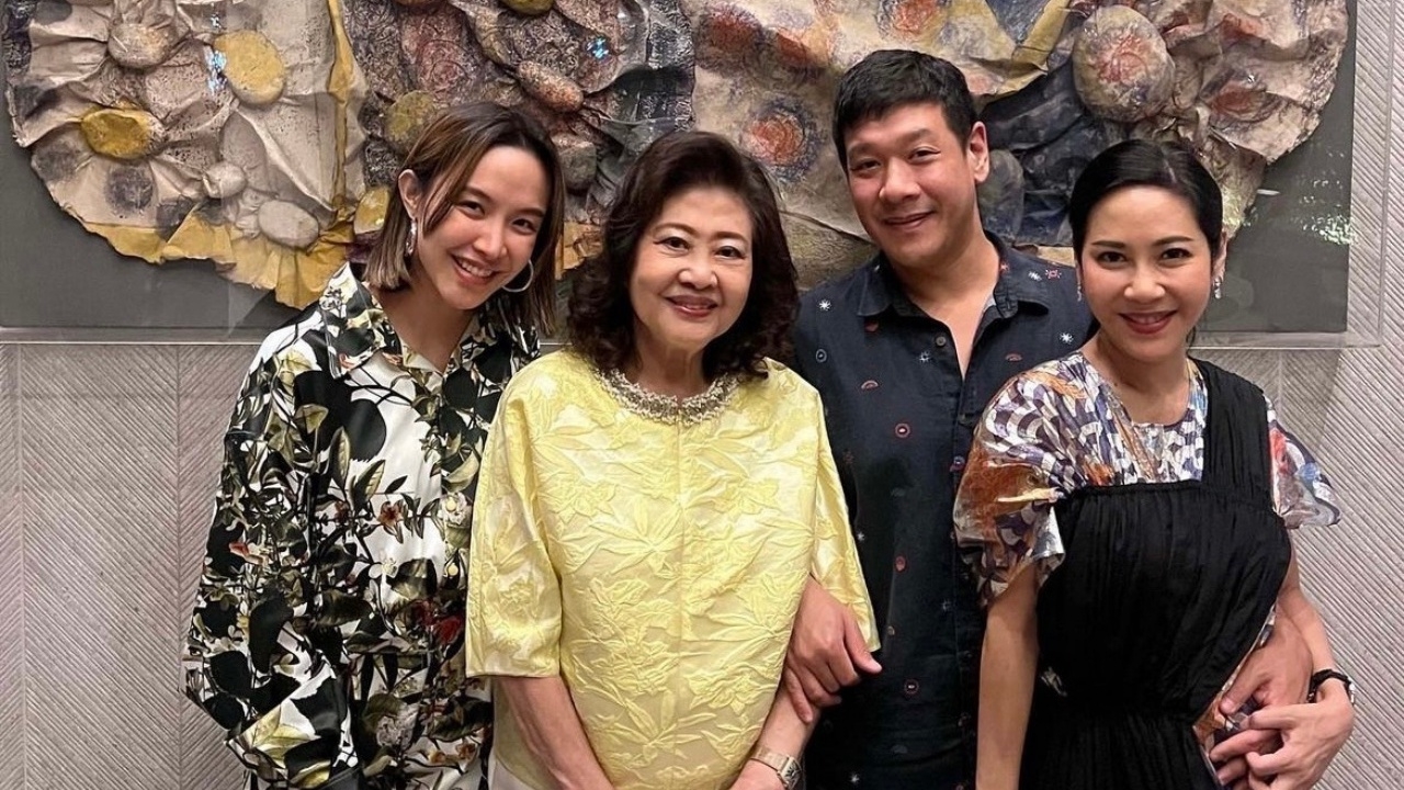 น้ำชา ร่วมเฟรมครอบครัว ดร.วาว สุดอบอุ่น สยบข่าวลือแม่สามีไม่ปลื้ม