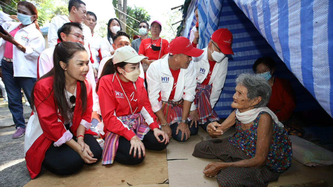 "แพทองธาร" ขนทีมพรรคเพื่อไทยไปอุบลฯ บ่นเสียดาย ส.ส.ช่วยน้ำท่วมไม่ได้