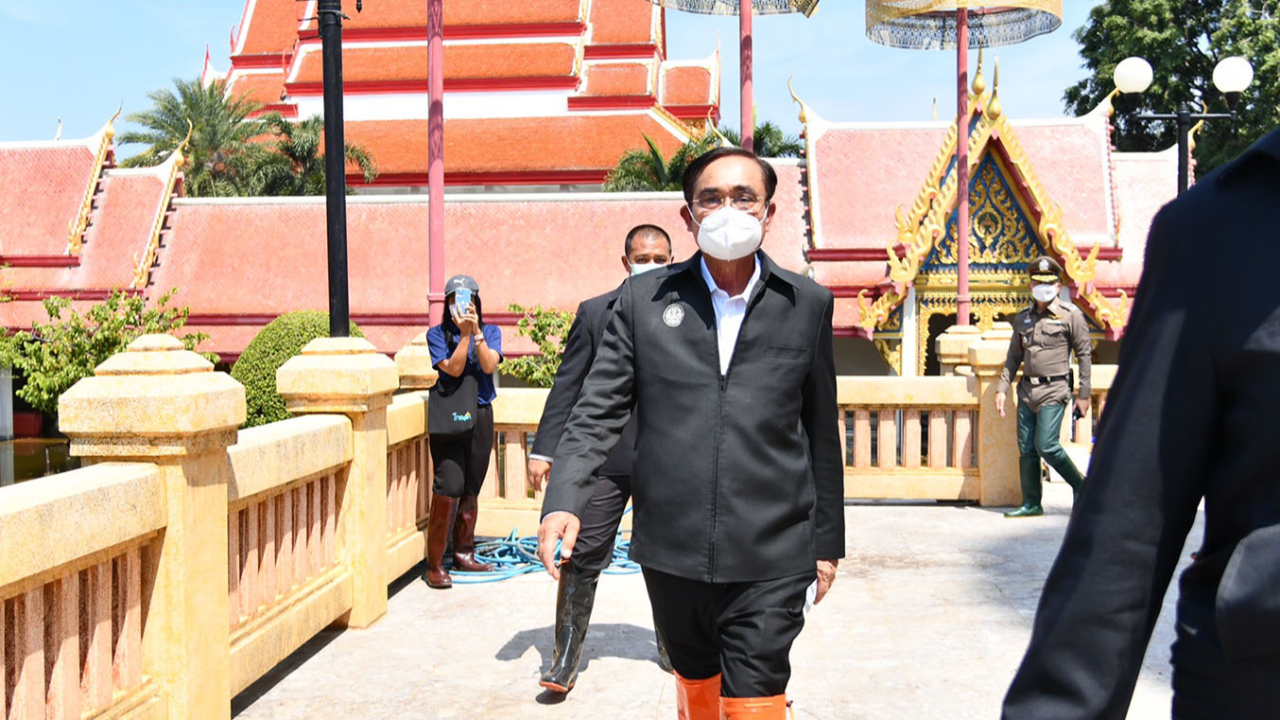 "บิ๊กตู่" ถามนักข่าว ไม่รู้เหรอน้ำท่วมเกิดจากอะไร-เมินตอบเรื่องสมัครสมาชิก พปชร.