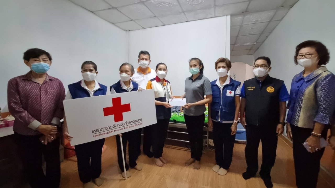 ผวจ.กำแพงเพชร และผู้นำท้องถิ่น หาทางช่วยเหลือน้องเฟิร์ส ป่วยเลือดออกในสมอง 