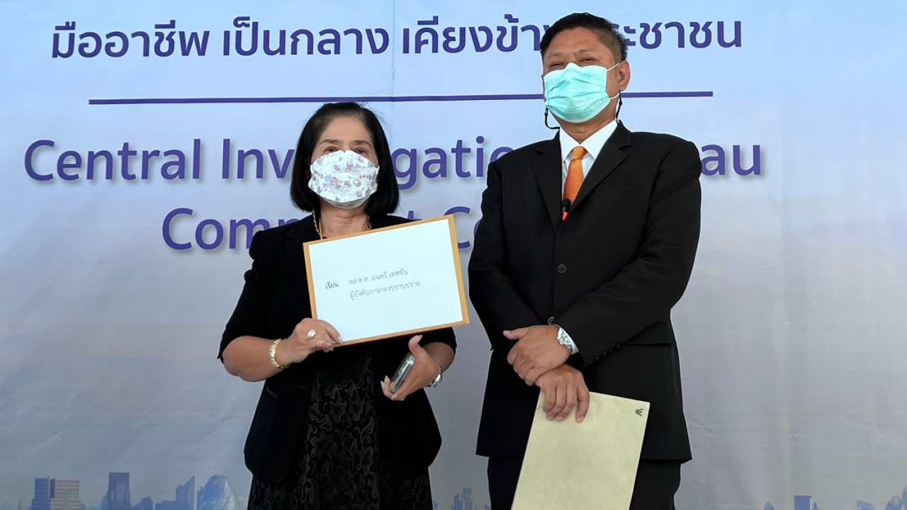 หญิงไก่มากองปราบแจง ปมถูกลูกเลี้ยงร้องสอบ กล่าวหาตุ๋นเงินพ่อ 50 ล้าน