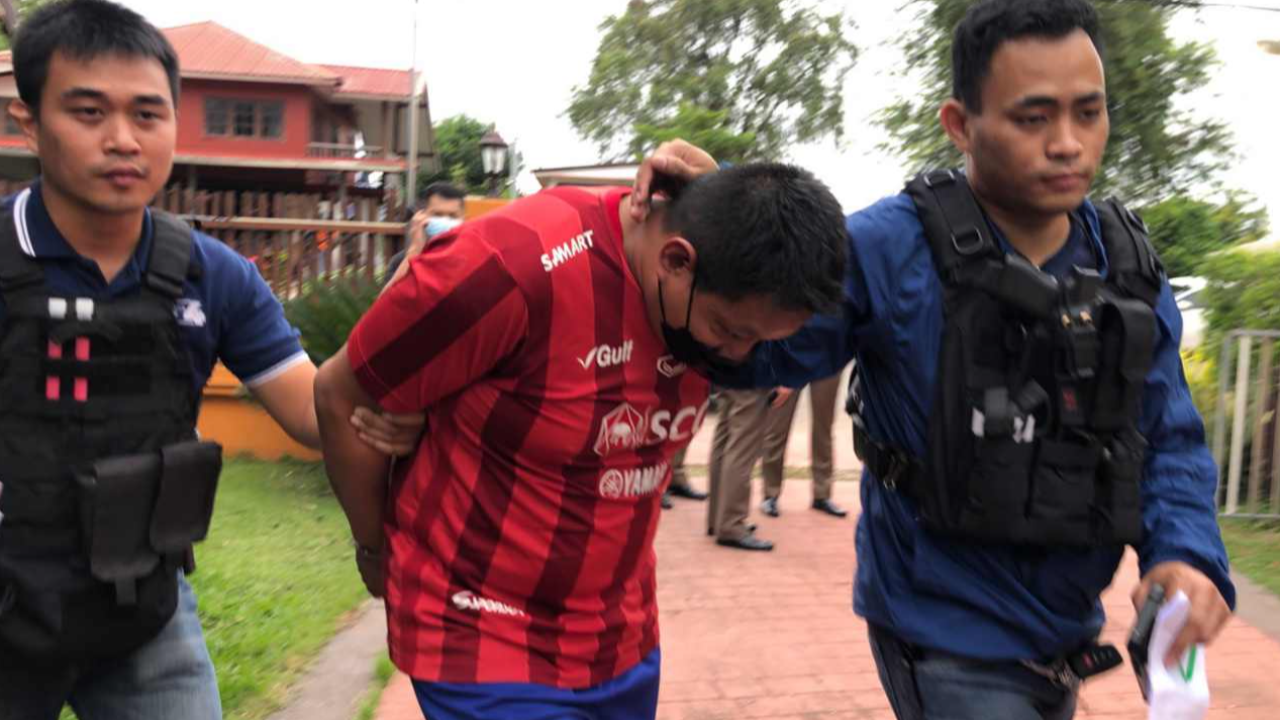 รวบแล้ว ด.ต.ขโมยปืนหลวง 100 กระบอก ซุ่มอยู่หนองคาย เตรียมข้ามไปลาว 