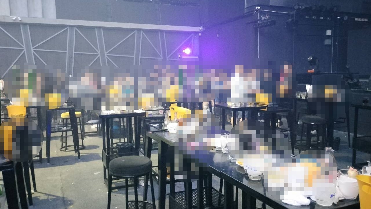 จนท.บุกจับผับกลางเมืองพัทยา แต่นักท่องเที่ยวกว่า 200 แหกวงล้อมหนีไปได้หมด