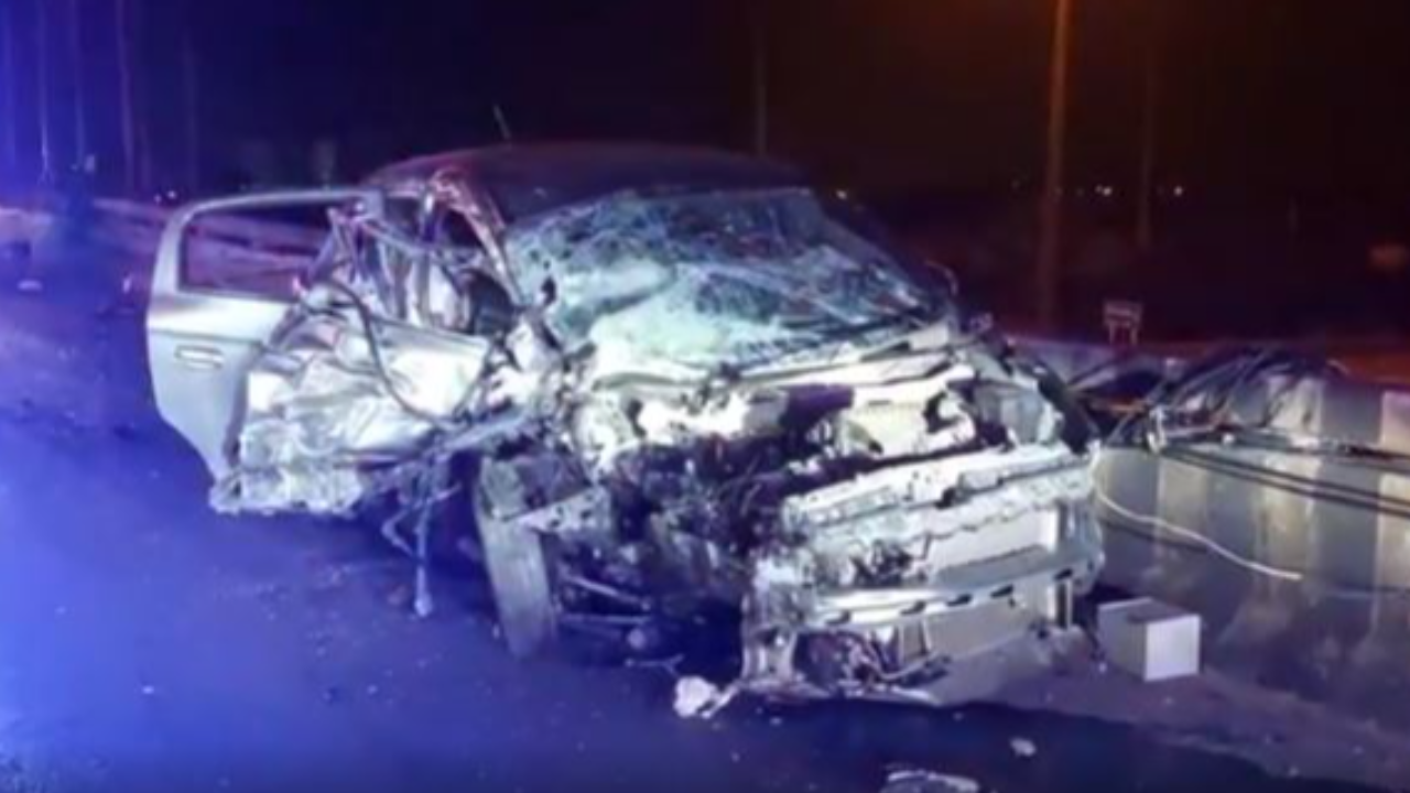 "สนั่นมอเตอร์เวย์" เก๋งย้อนศร ประสานงากระบะ บาดเจ็บ 2 ตาย 1 ศพ