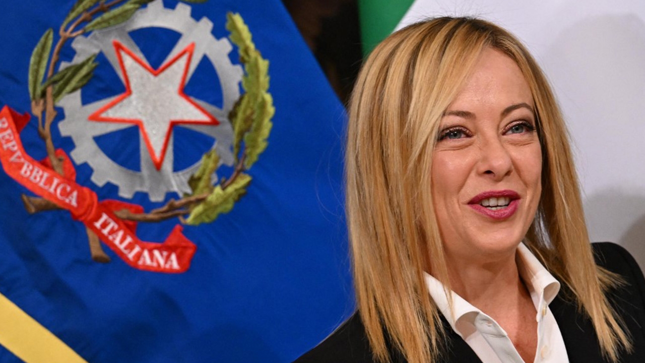 "จอร์เจีย เมโลนี" เส้นทางสู่ตำแหน่งนายกฯ หญิงคนแรกของอิตาลี