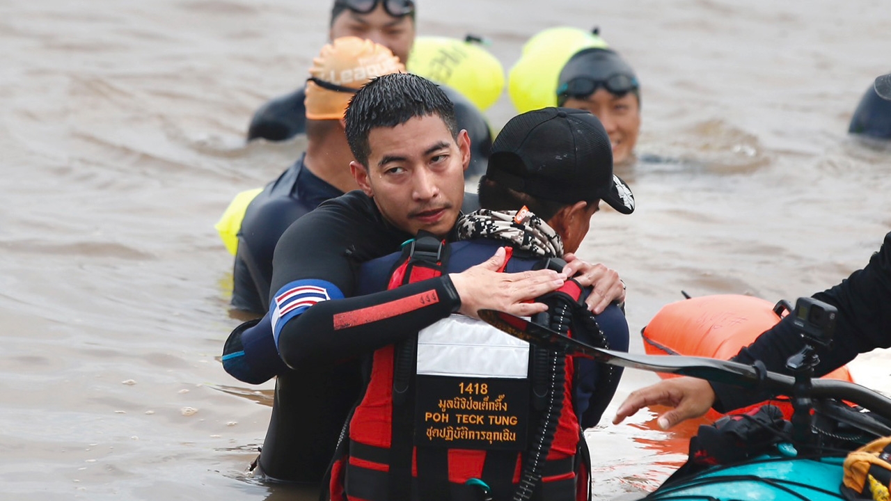 ประมวลภาพความสำเร็จ โตโน่ ภาคิน ว่ายข้ามแม่น้ำโขง ได้ยอดเงินเกือบ 60 ล้าน