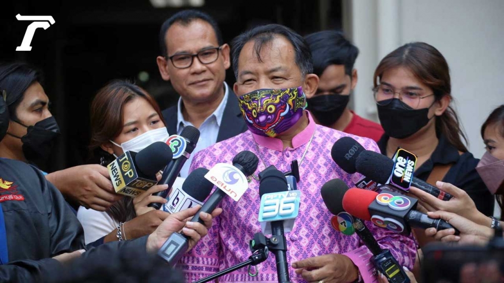 Punch in the face, kick “Srisuwan”, single poison 13, while holding a press conference after reporting the report to the Royal Thai Police.  (clip)