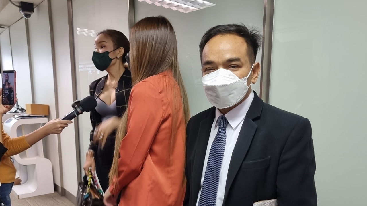 ศาลออกหมายจับ "สรพงษ์" แม่ค้ากระเป๋าแบรนด์เนม เบี้ยวฟังศาลพิพากษา