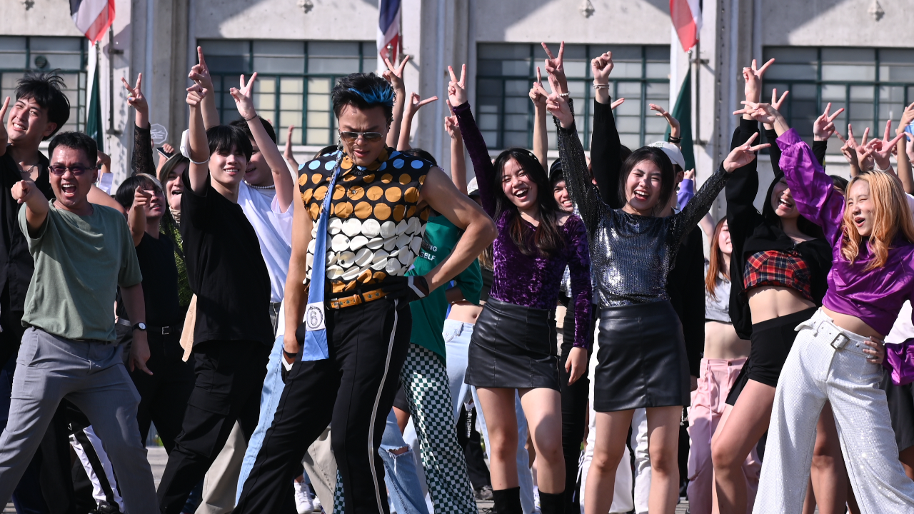 ฮือฮา ประธาน JYP เกาหลี บุกจัดแฟลชม็อบ เต้น K-POP ลานคนเมืองกทม.