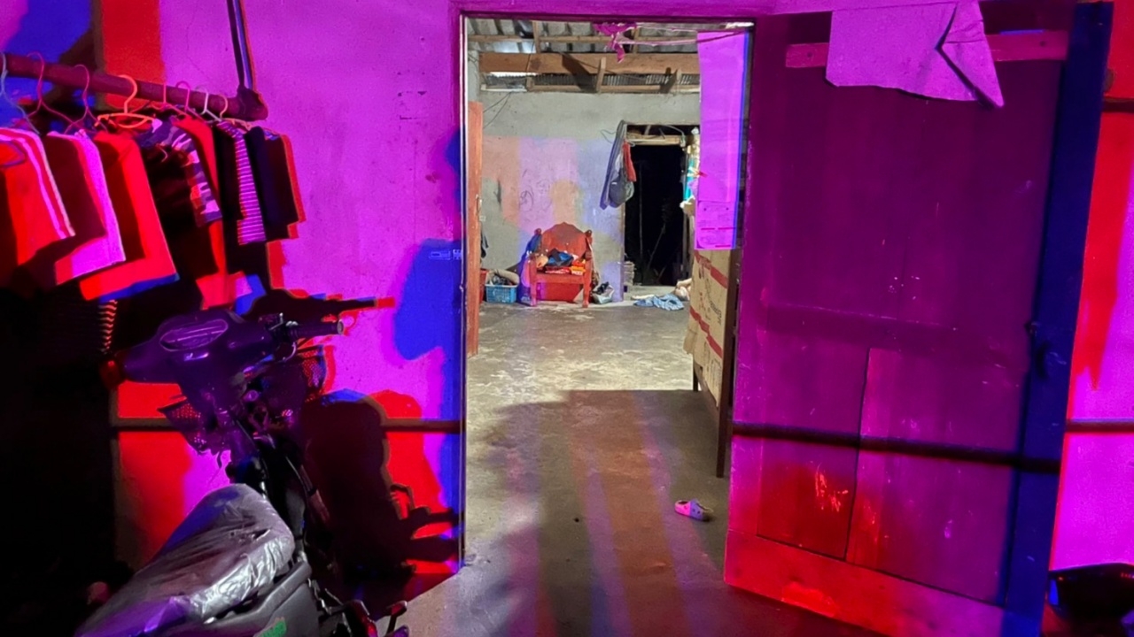 ผัวใหม่เห็นเมียรักกินข้าวกับอดีตสามี ชักลูกซองยิงดับต่อหน้าลูก