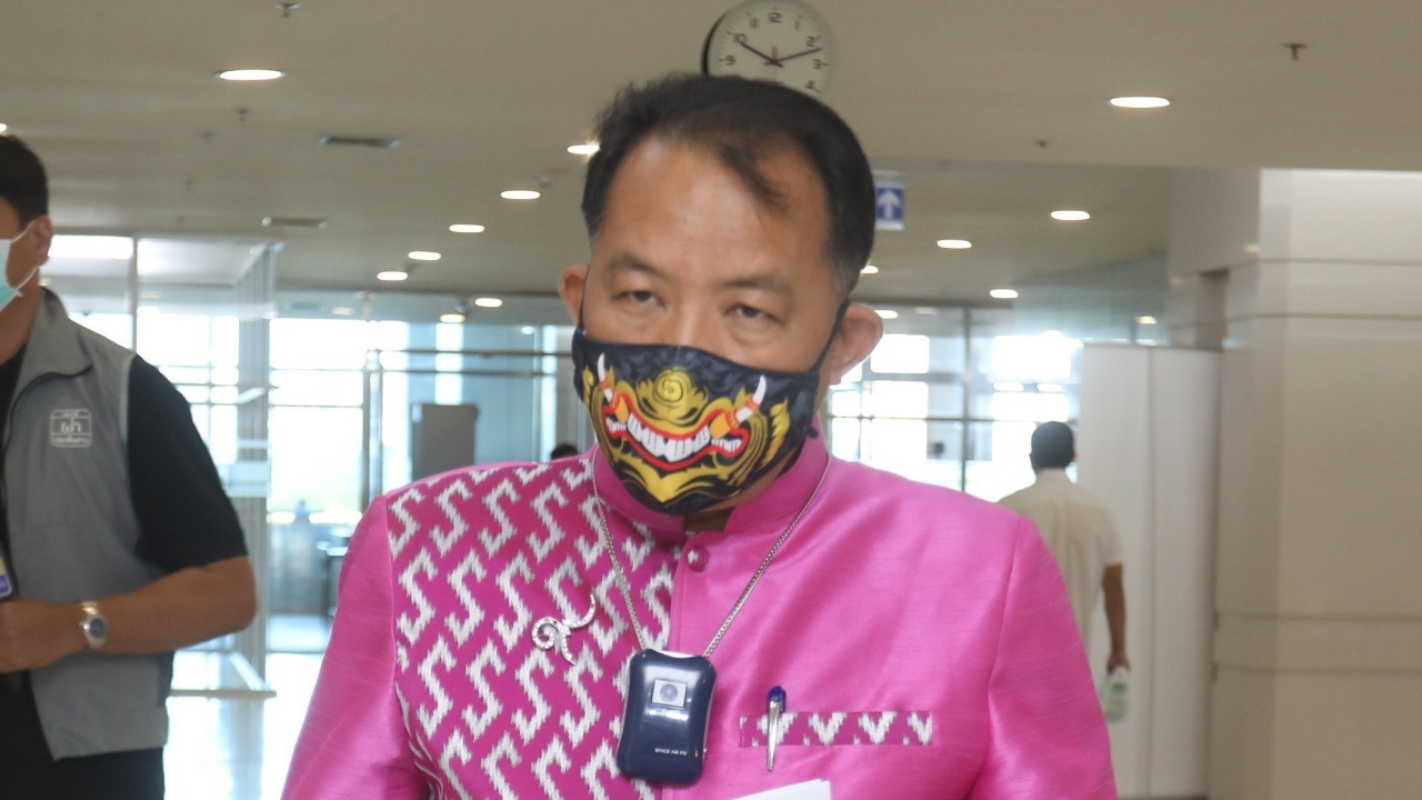 ศรีสุวรรณ โพสต์รัว ตั้งข้อสังเกตถึง "โตโน่-ลุงศักดิ์" สงสัยสังคมเป็นอะไร