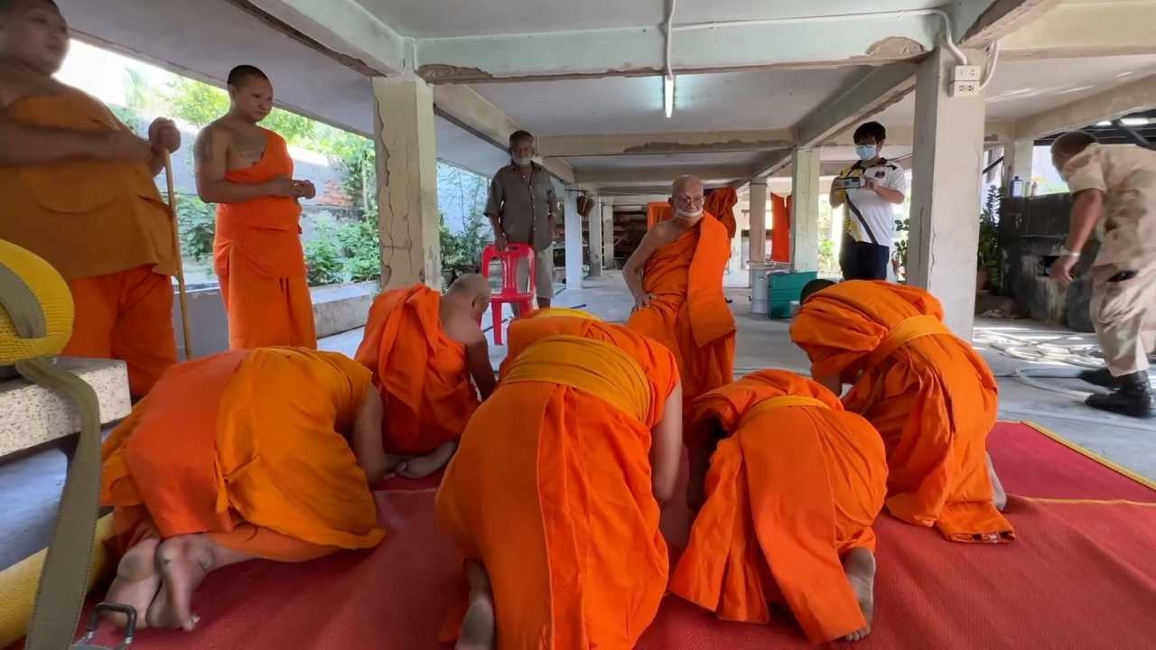 จับสึก 6 รูปพระฉี่ม่วง หลวงตาสารภาพซื้อเม็ดละ100 นานๆ เสพที