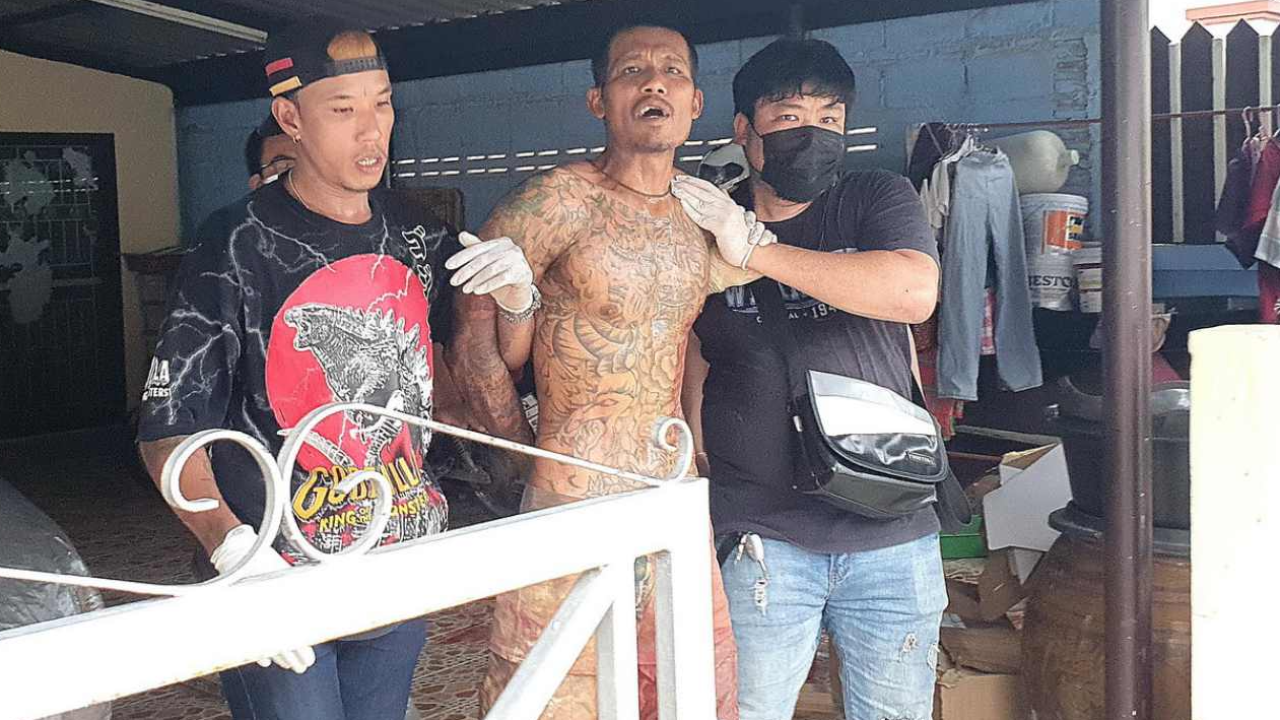 หลอนทำคลั่ง คิดไปเองถูกคนตามฆ่า แทงแฟนสาวปางตาย