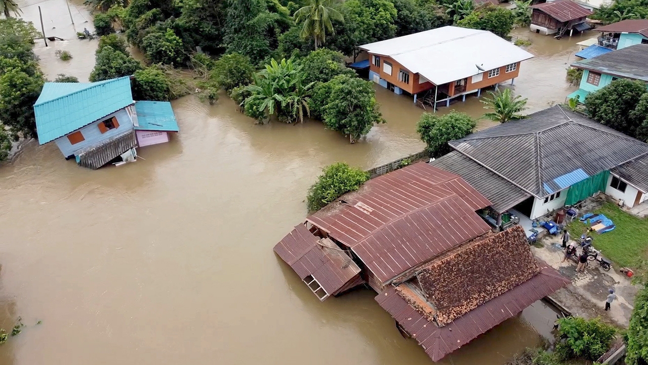ทะลักชัยนาท ซัดบ้านทรุด นครชัยศรี สวนจมน้ำ
