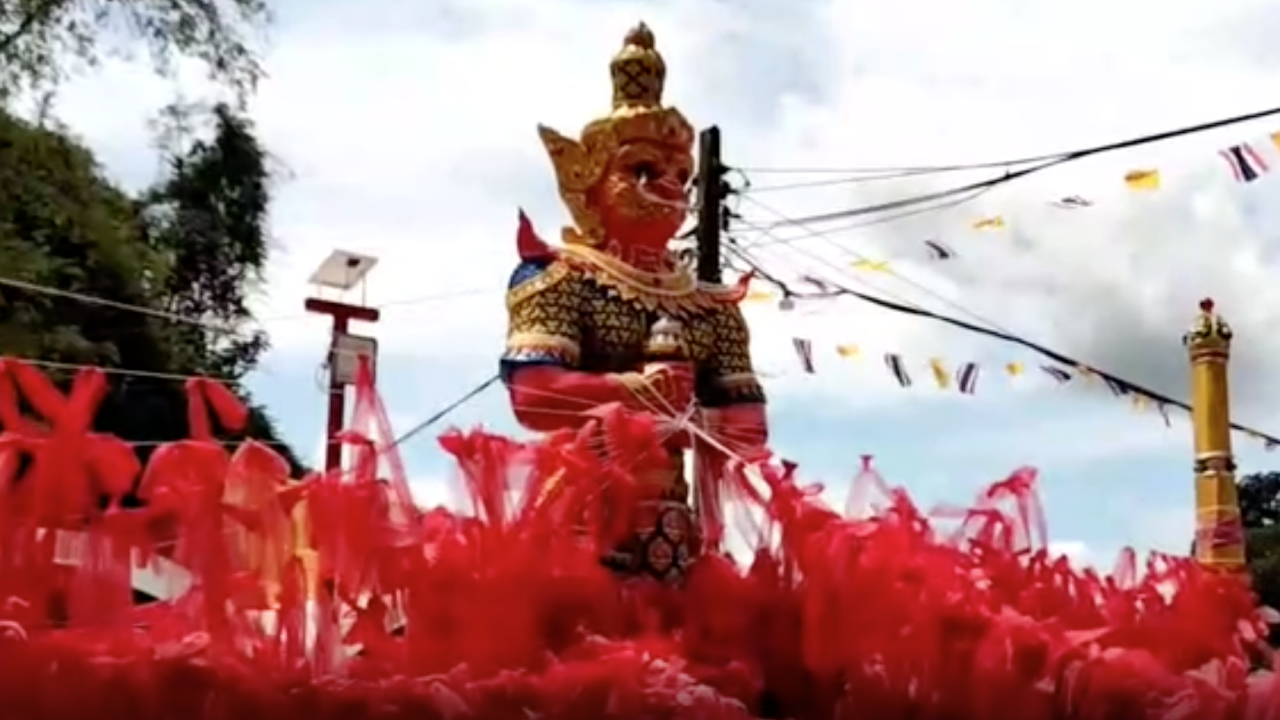 คอหวยตาลุก! เลขหางประทัด จุดถวายท้าวเวสสุวรรณ งานทอดกฐิน 2 ชุดตรงกันเป๊ะ