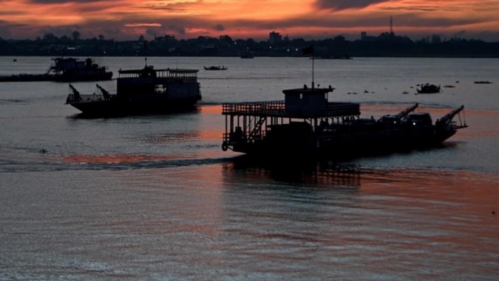  สลด เรือเฟอร์รี่ล่มในแม่น้ำโขง คร่าชีวิตเด็ก 14 ศพ