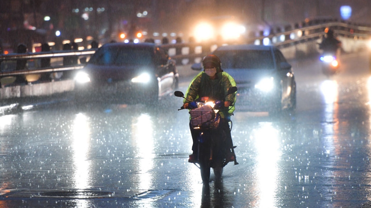 สภาพอากาศวันนี้ ไทยตอนบนอุณหภูมิลด ภาคใต้ยังมีฝนหนัก เสี่ยงเกิดน้ำท่วม