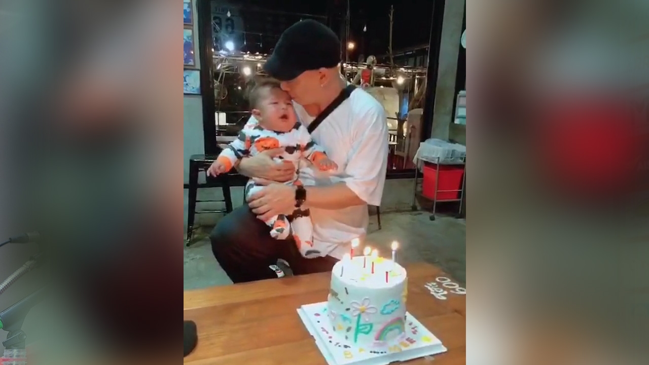 โหน่ง ชะชะช่า เผยโมเมนต์อบอุ่น ฉลอง น้องบะหมี่ อายุครบ 6 เดือน (คลิป)