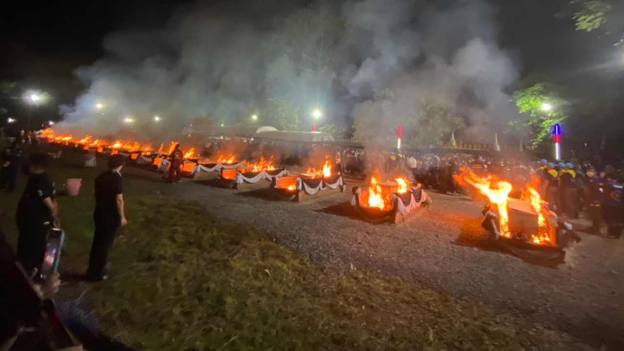 เสร็จสิ้นพิธีพระราชทานเพลิง เผา 19 ศพ ครูและเด็กๆ ที่เชิงตะกอน