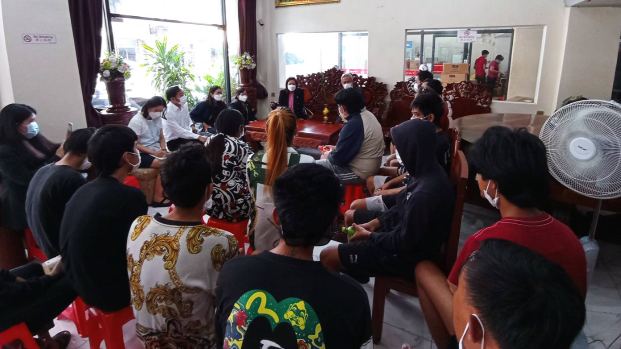 ปลัดพม. ช่วย 17 วัยรุ่นไทย ถูกหลอกเป็นแอดมินเว็บพนันในกัมพูชา