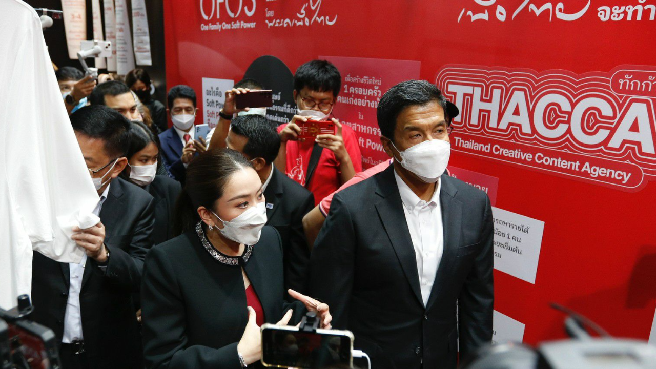 "แพทองธาร" พา "ชัชชาติ" ชมบูธนิทรรศการ อธิบายแนวคิด ทางออกเศรษฐกิจไทย