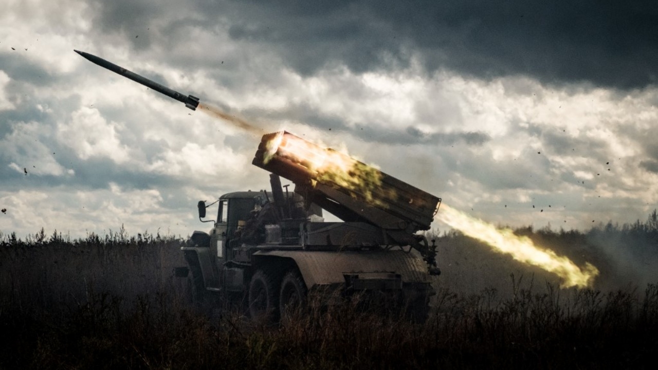 รัสเซียไม่รามือ โหมโจมตียูเครน ยิงจรวดมาลงตลาด ดับสลดอีก 7 ศพ