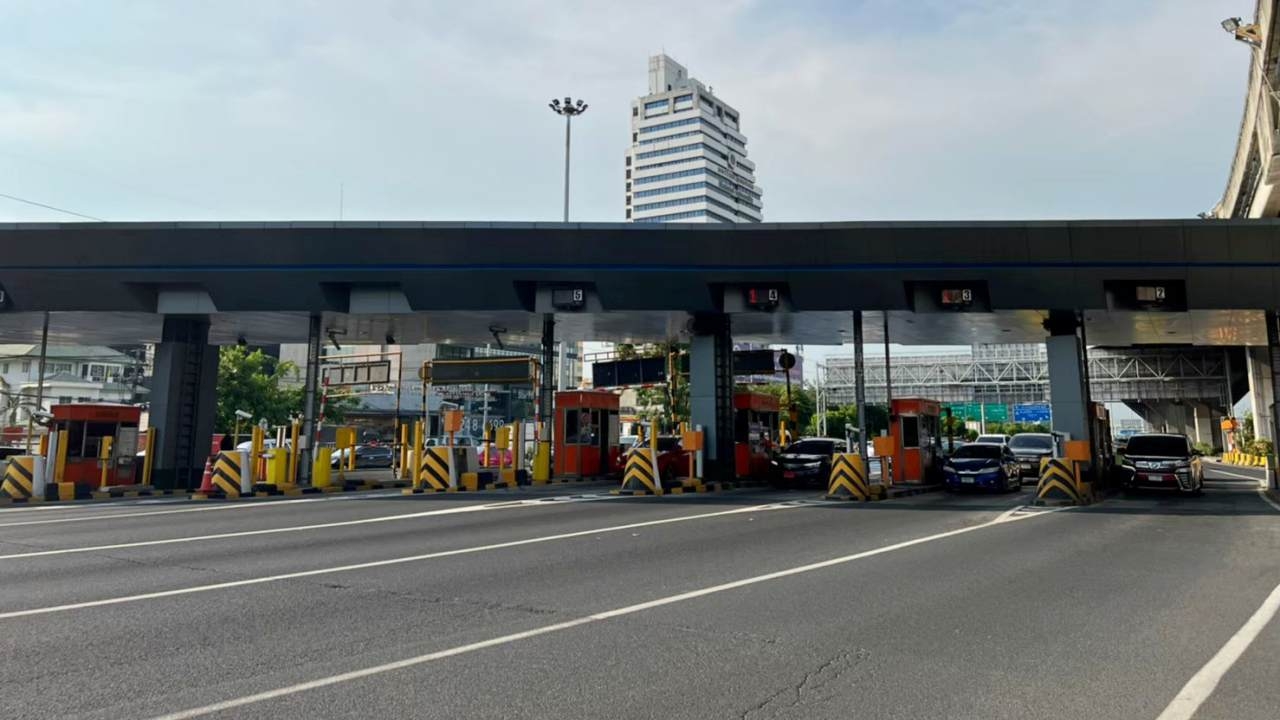 ขึ้นทางด่วนฟรี วันหยุดราชการ 13 ต.ค. 65 รวม 60 ด่าน เช็กเลยทางพิเศษไหนบ้าง