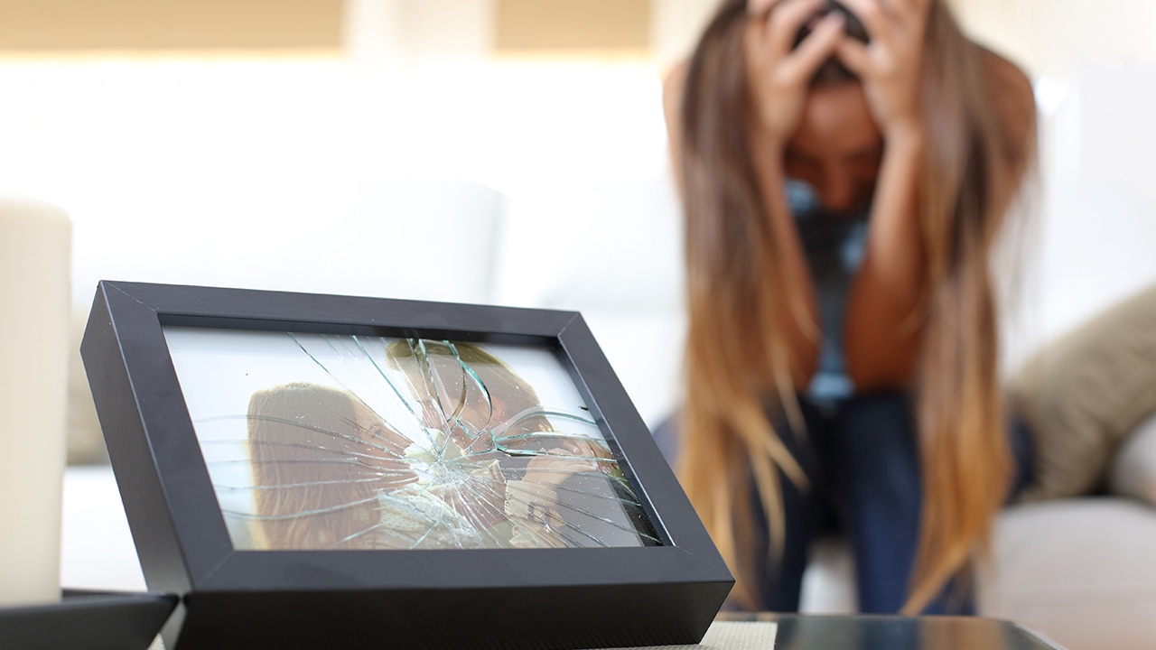 ฝันว่าสามีเสียชีวิต ลางร้ายหรือเปล่า แก้เคล็ดอย่างไร พร้อมเลขเด็ด