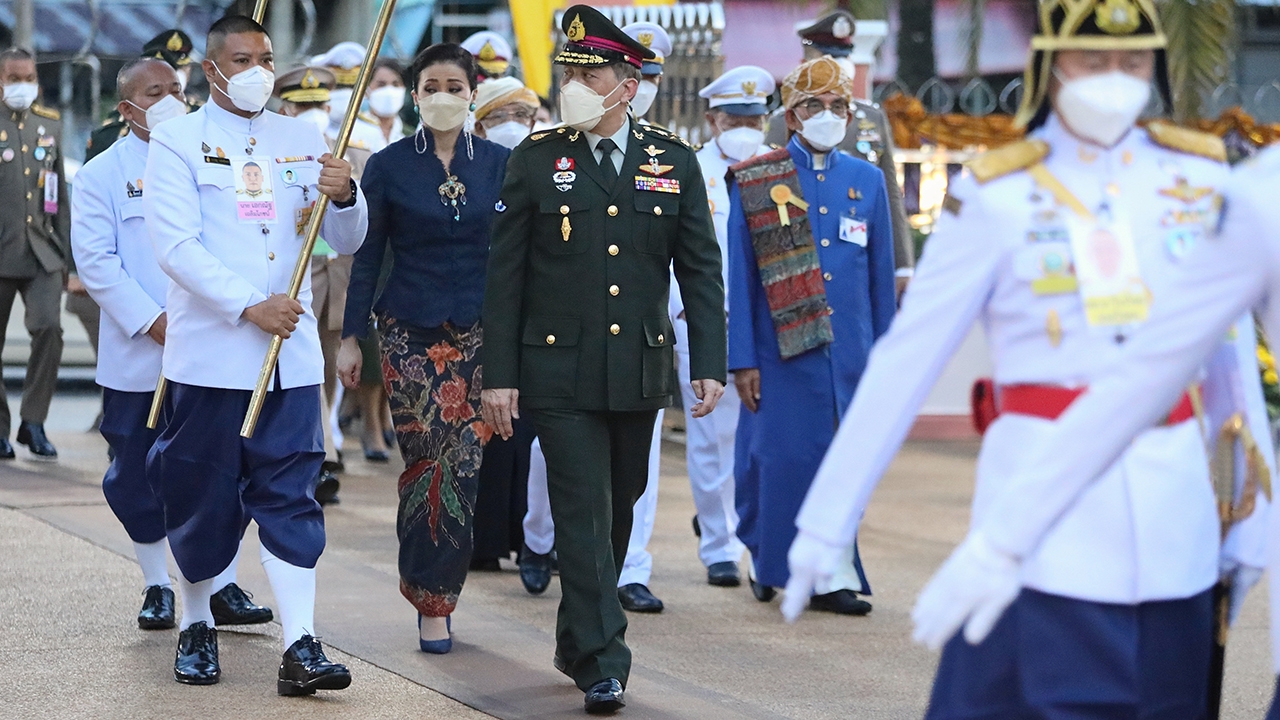 เสด็จปัตตานี พระราชทานรางวัล อัญเชิญพระคัมภีร์ กับ ร.ร.สอนศาสนา "กก.อิสลามดีเด่น"