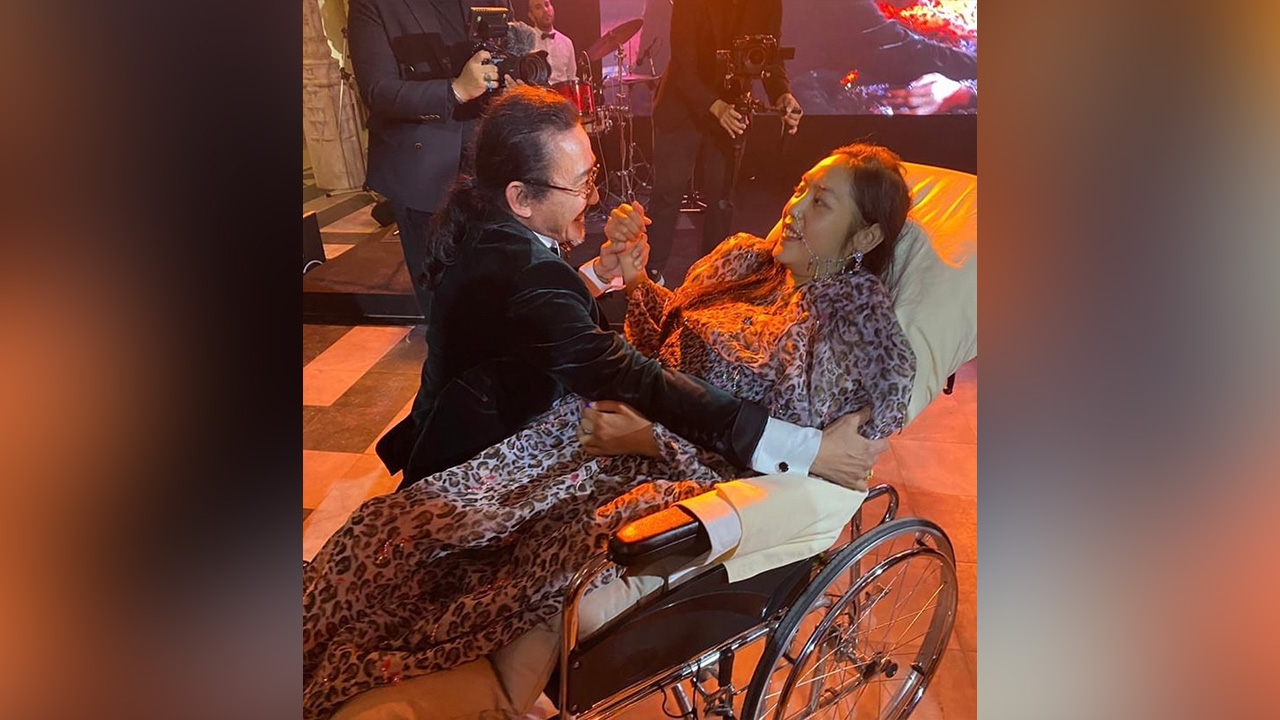 ภาพแห่งความสุข นายพลดอลล่าร์ พา คุณหญิงแมงมุม เต้นรำ ในงานวันเกิดครบ 60 ปี 