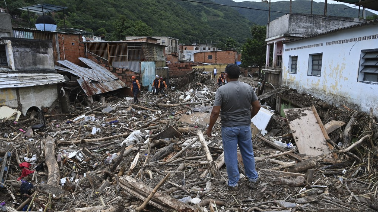 สลด ดินโคลนถล่มทับบ้านคนในเวเนซุเอลา ดับอย่างน้อย 22 ศพ สูญหายกว่า 50 ราย