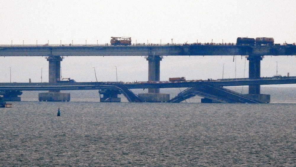 สะพานไครเมียยังวิ่งได้-รัสเซียปรับผบ.คุมกำลังรบ