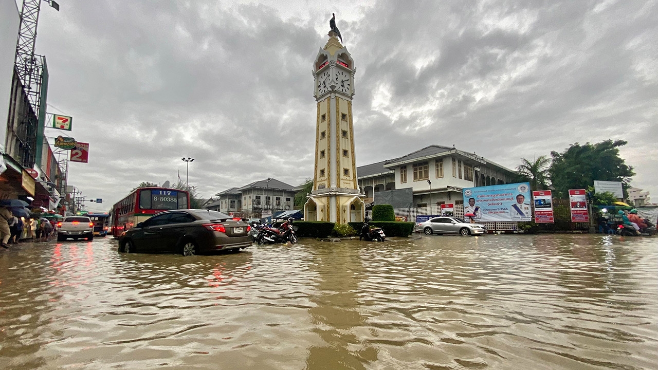 น้ำเจ้าพระยาล้น ปากเกร็ดจม ผู้ว่าจังหวัดนนท์ประกาศเขตภัยพิบัติ (คลิป)
